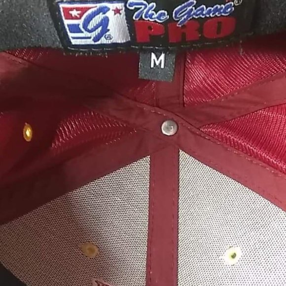 Univ. Washington Cougars Fitted Cap - Picture 4 of 4